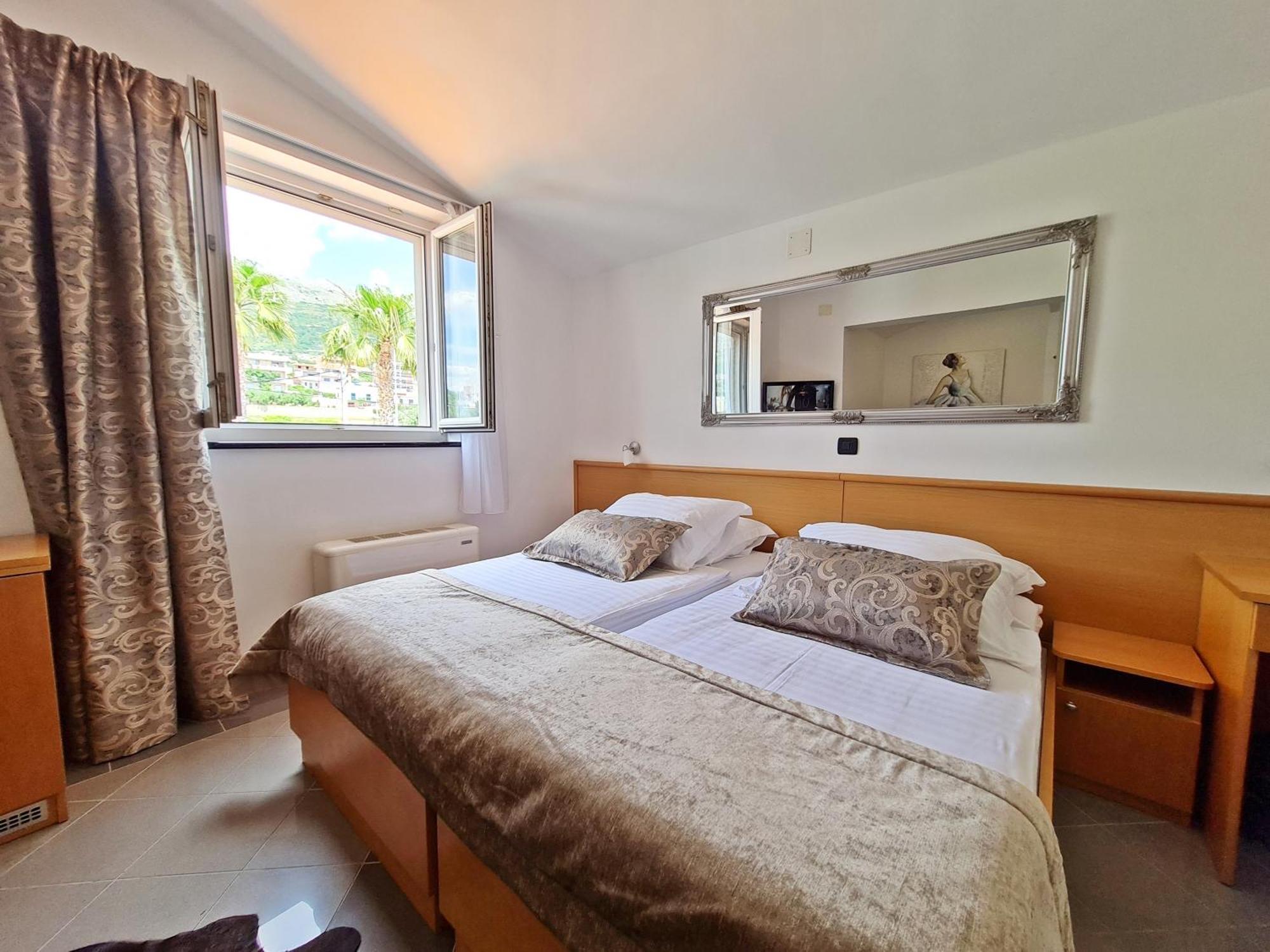 Hotel Sunce Podstrana Oda fotoğraf